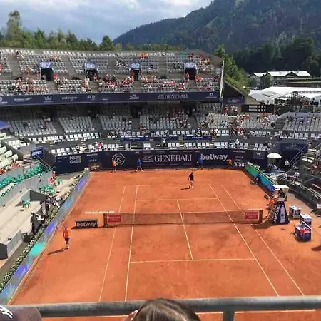 Ski-in & Out Alpine Style Near Kitzbuehel 公寓