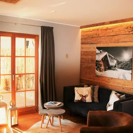 Ski-in & Out Alpine Style Near Kitzbuehel アパート *