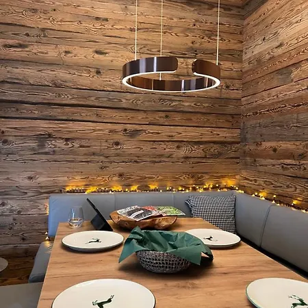 Ski-in & Out Alpine Style Near Kitzbuehel 米特西尔