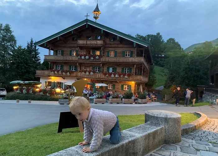 Ski-in & Out Alpine Style Near Kitzbuehel شقة ميترسل